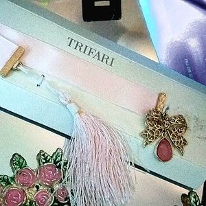 Trifari bookmark
